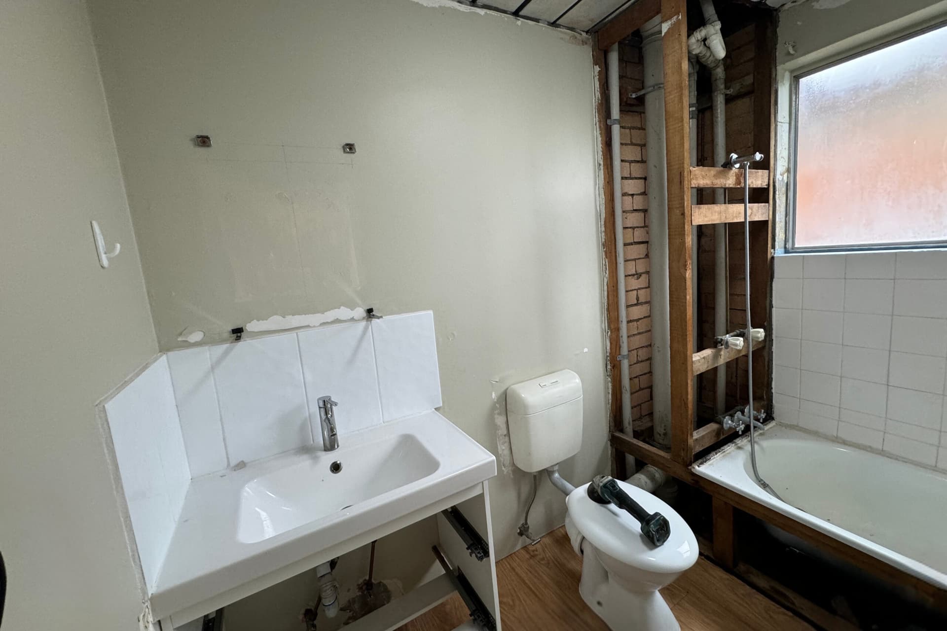 Moorooka bathroom — before